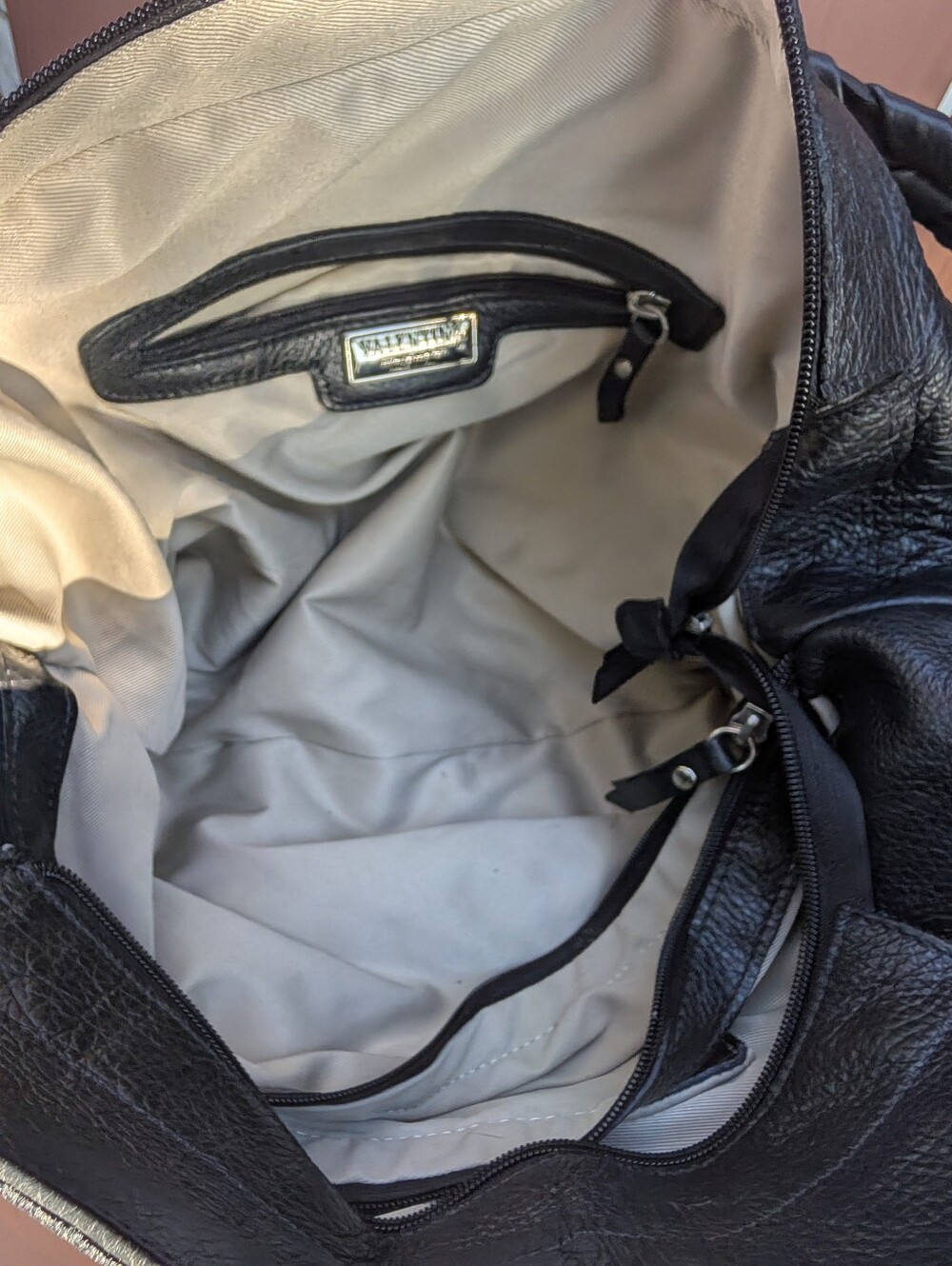 Leather  Large Tote Bag Purse. - Picture 7 of 10